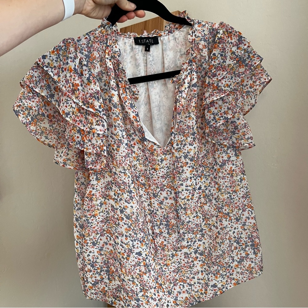 1 State Flutter Sleeve Floral Top